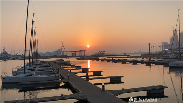 青岛乘风破浪帆船